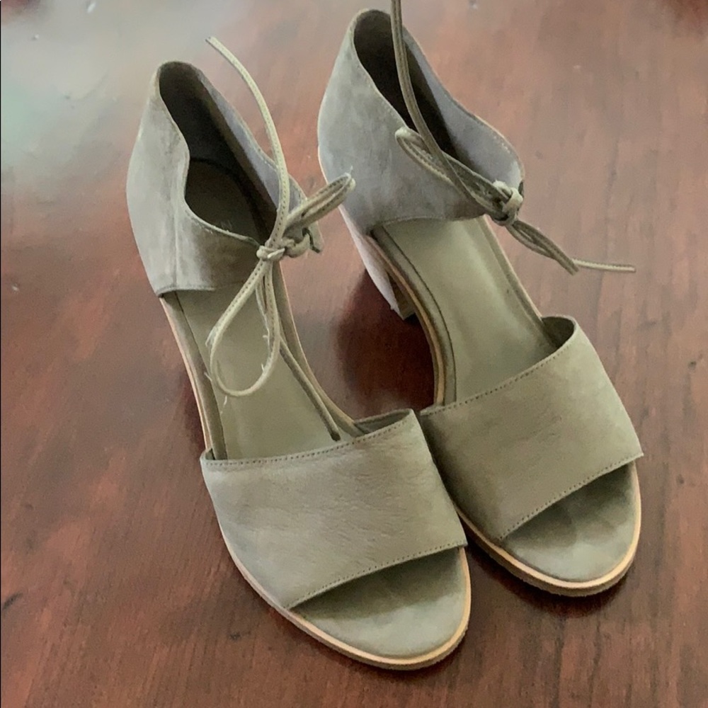 Eileen Fischer Ann in Moon Tumbled Nubuck